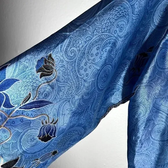 Womens Open Front Hand Made Vintage 100% Silk Flower & Swan Robe Blue Size Large